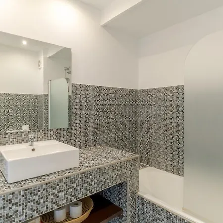 Апартаменти Floor Arriaga 804 Фуншал